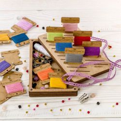 Шкатулка для рукоделия + 22 бобинки FLZB(N)-053, 12*19.5*3.2см Волшебная страна