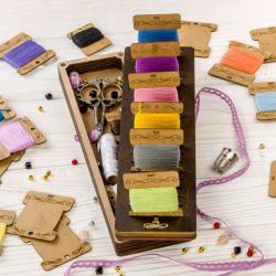 Шкатулка для рукоделия + 23 бобинки FLZB(N)-044, 7.5*27*3.1см Волшебная страна